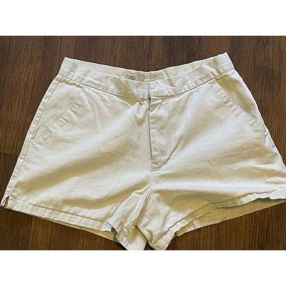 American Eagle Outfitters Size 6‎ Women's Khaki Shorts 100% Cotton - Picture 1 of 3